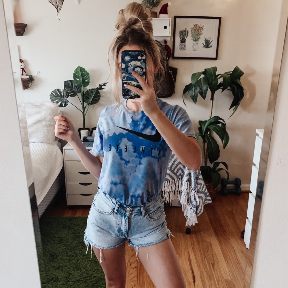 NIKE Acid Wash Blue Short Sleeve Athletic T-Shirt